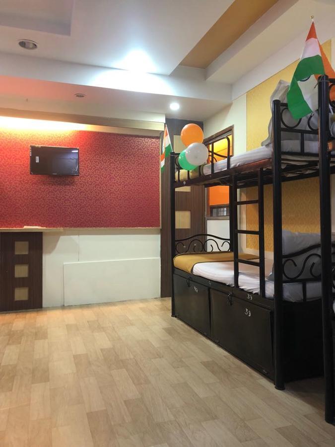 Bandra Dormitory Only For Indian ムンバイ エクステリア 写真